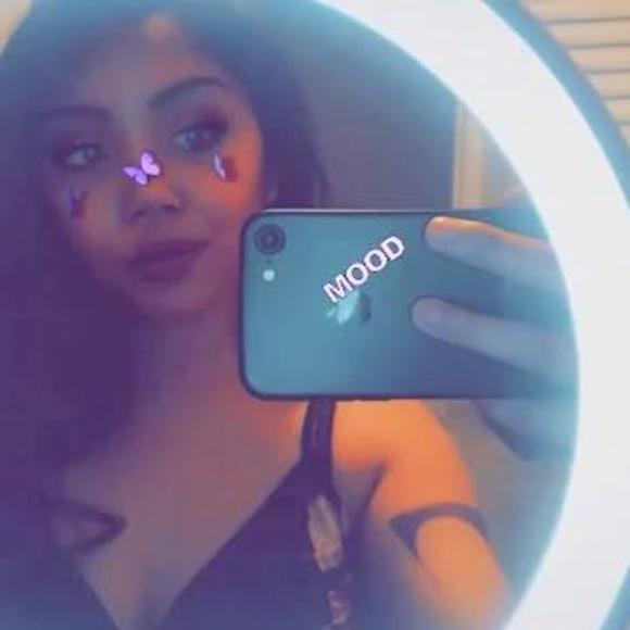 Meet your Posher, Celyn - Picture 1 of 1